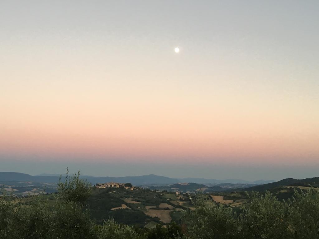 La Luna Di Mezzanotte Fratta Todina Kültér fotó